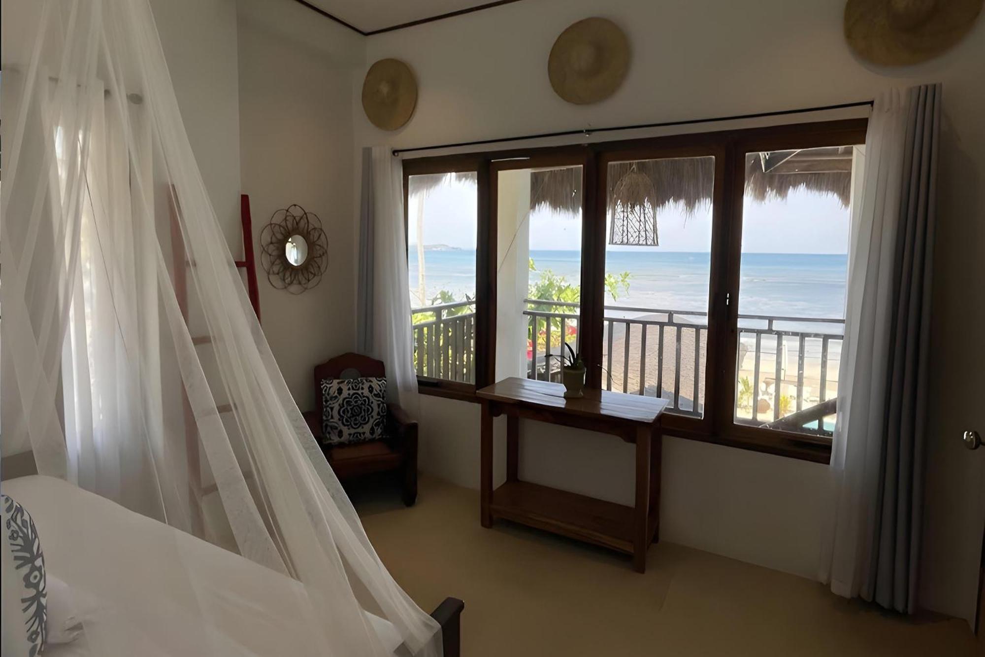 Sirom Beach House Tambobong Exterior photo