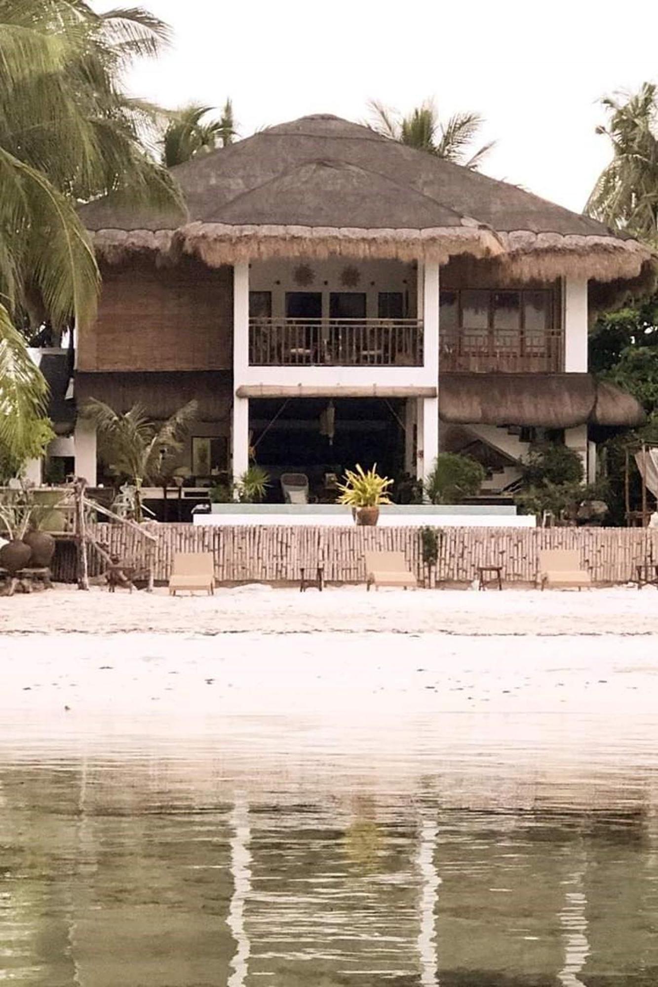 Sirom Beach House Tambobong Exterior photo