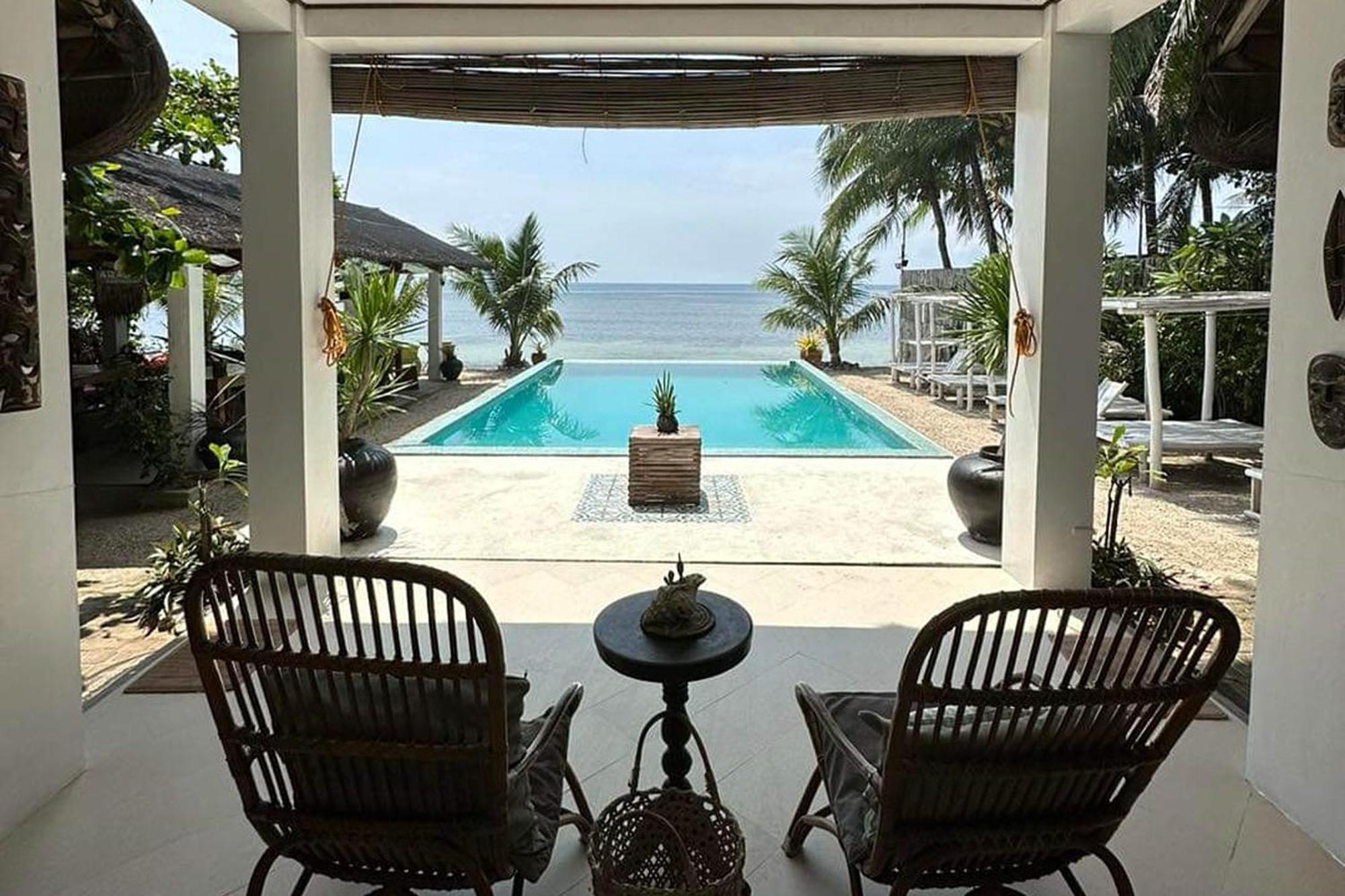 Sirom Beach House Tambobong Exterior photo